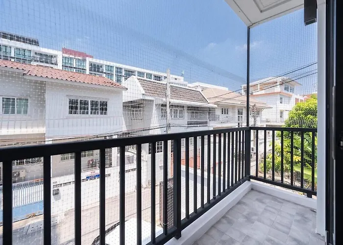 別墅 Miq Ekkamai3_pool Villa_3br House *